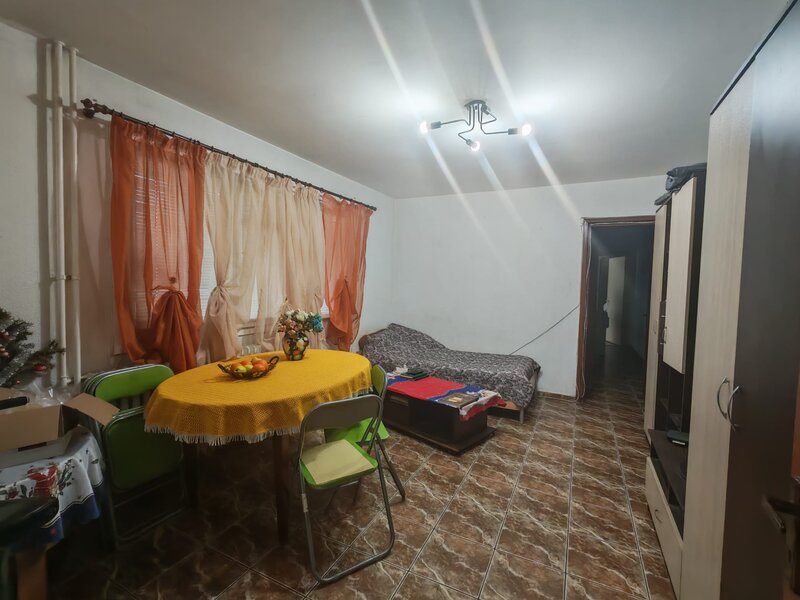 Berceni, Covasna, 3 camere in bloc cu 4 etaje