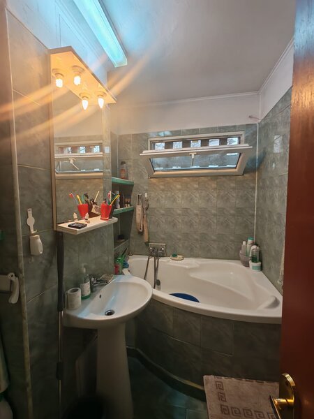 Berceni, Covasna, 3 camere in bloc cu 4 etaje